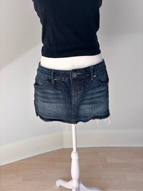 Y2K Guess Denim Mini Skirt 💙